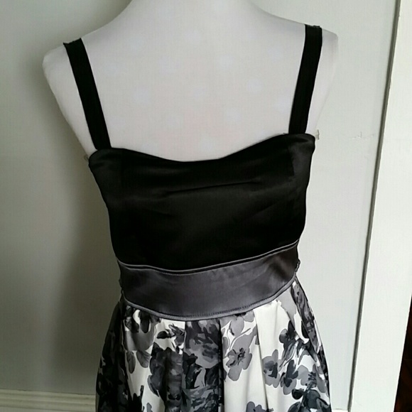 Junior Dress - Picture 2 of 3